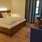 Tagungshaus Hotel *